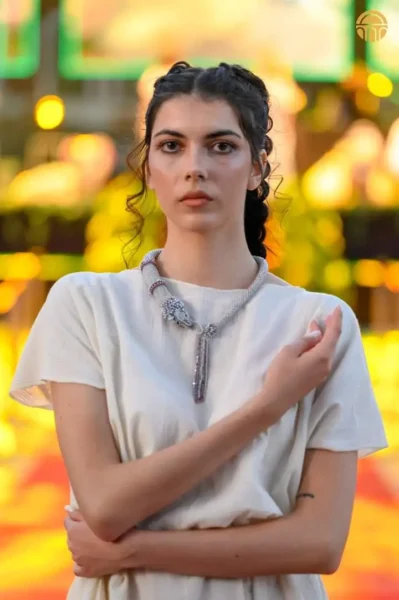 Gyöngyhorgolt nyakék Dák farkas