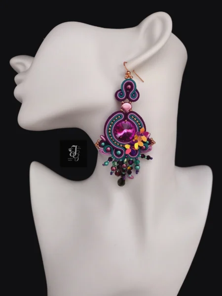 Orgona ihlette sujtásékszer