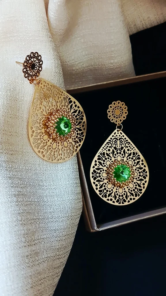 Preciosa kristály és aranyszín filigree